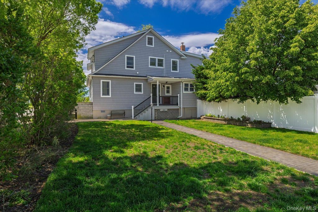 400 Roosevelt Avenue, Freeport, NY 11520