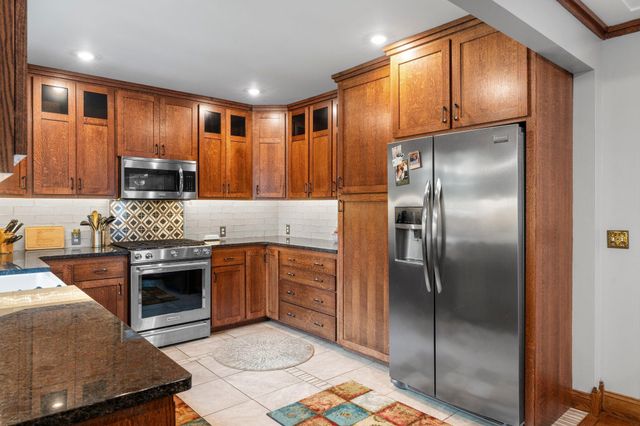 2501 County Road C2 W, Roseville, MN 55113