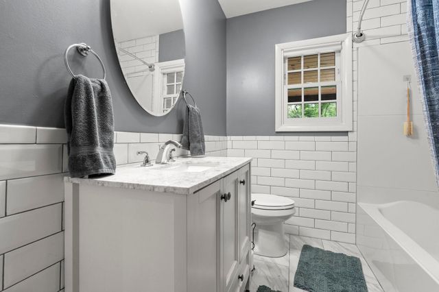 2501 County Road C2 W, Roseville, MN 55113