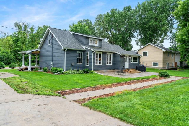 2501 County Road C2 W, Roseville, MN 55113