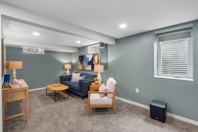 2501 County Road C2 W, Roseville, MN 55113