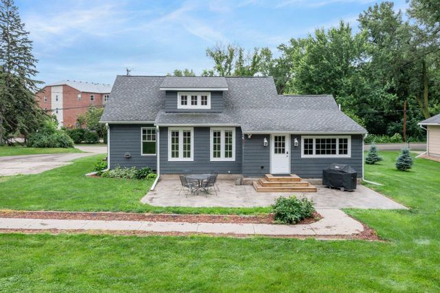 2501 County Road C2 W, Roseville, MN 55113