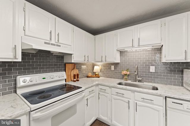 1617 SIERRA WOODS DR, Reston, VA 20194
