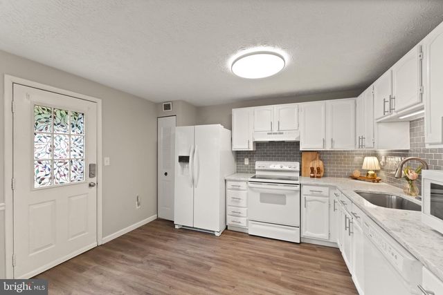 1617 SIERRA WOODS DR, Reston, VA 20194