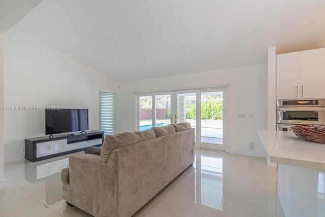 8425 SW 185th St, Cutler Bay, FL 33157