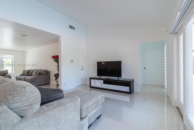 8425 SW 185th St, Cutler Bay, FL 33157