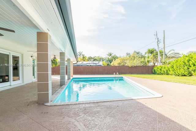 8425 SW 185th St, Cutler Bay, FL 33157