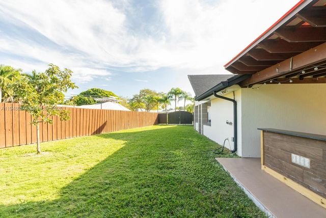 8425 SW 185th St, Cutler Bay, FL 33157