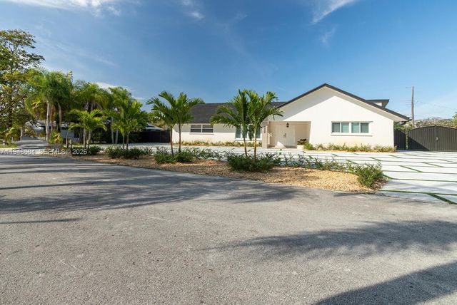 8425 SW 185th St, Cutler Bay, FL 33157