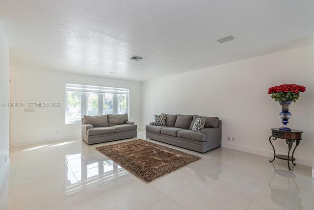 8425 SW 185th St, Cutler Bay, FL 33157