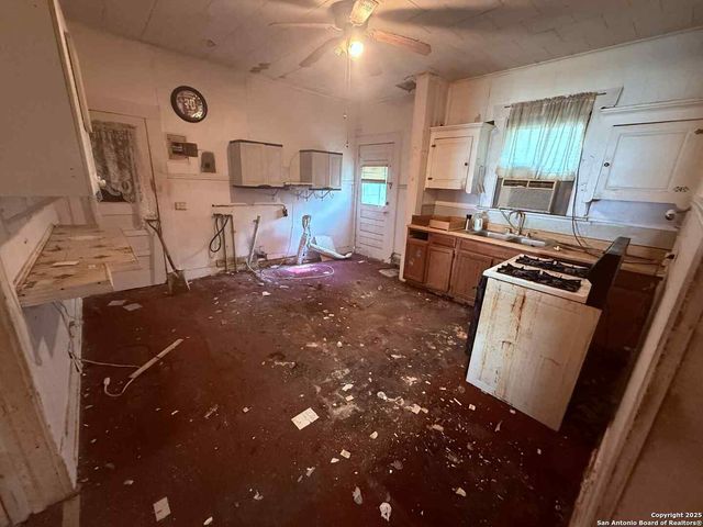 370 huisache, San Antonio, TX 78212