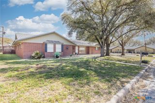 1413 Summit Drive, Gonzales, TX 78629