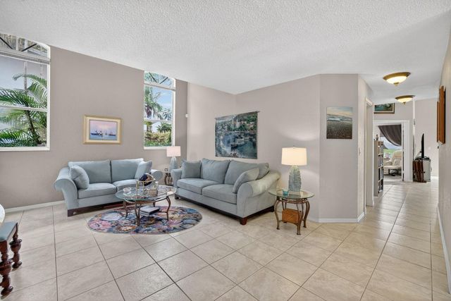 10638 NW 7th Street, Pembroke Pines, FL 33026