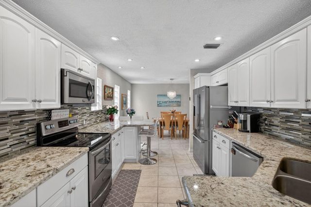 10638 NW 7th Street, Pembroke Pines, FL 33026