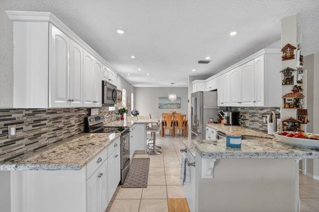 10638 NW 7th Street, Pembroke Pines, FL 33026