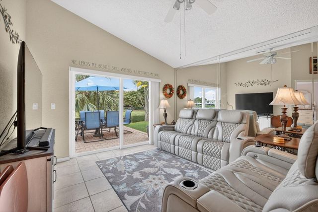 10638 NW 7th Street, Pembroke Pines, FL 33026