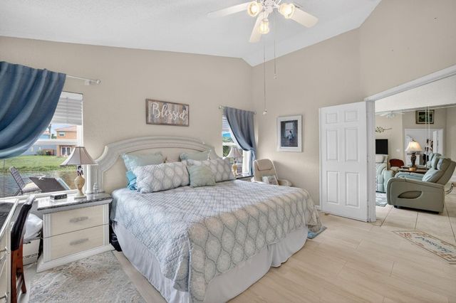 10638 NW 7th Street, Pembroke Pines, FL 33026