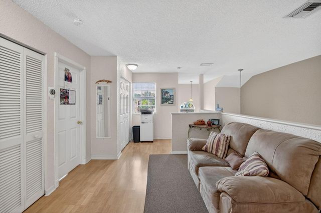 10638 NW 7th Street, Pembroke Pines, FL 33026