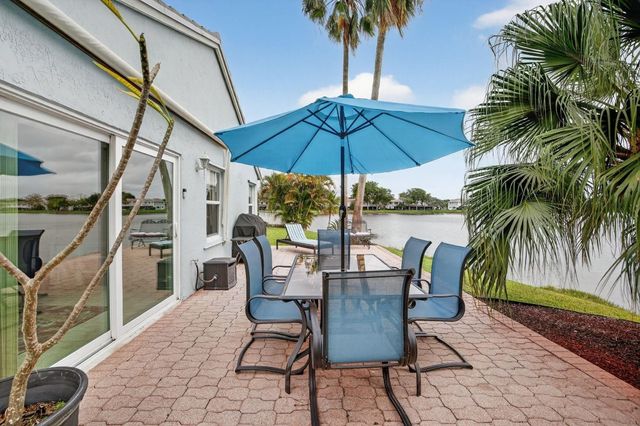 10638 NW 7th Street, Pembroke Pines, FL 33026