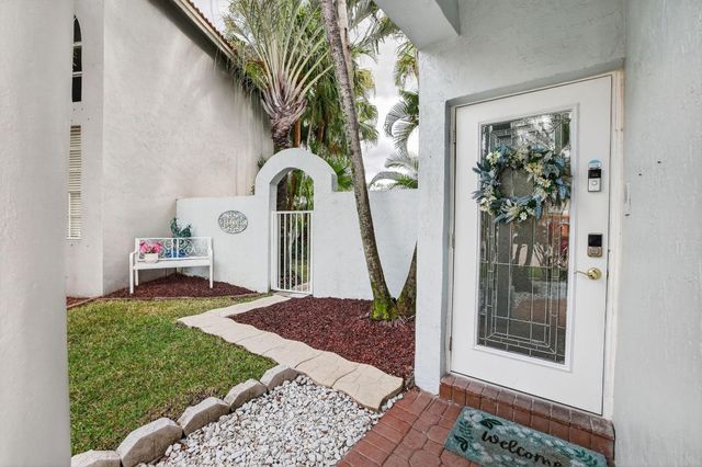 10638 NW 7th Street, Pembroke Pines, FL 33026