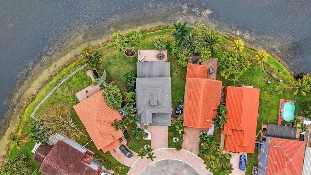 10638 NW 7th Street, Pembroke Pines, FL 33026