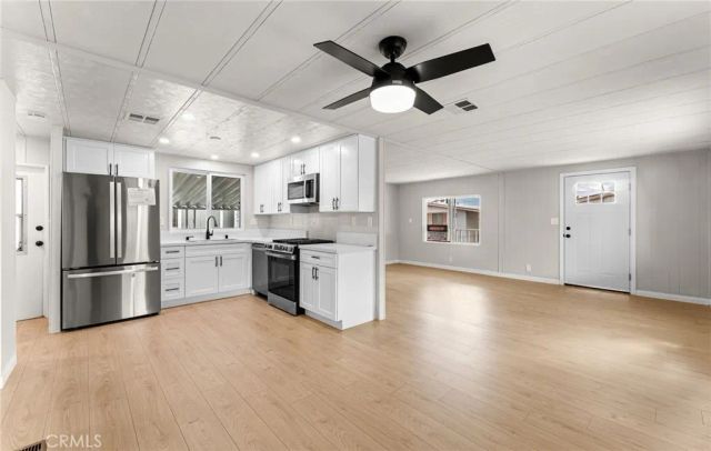 200 W San Bernardino 19, Rialto, CA 92376