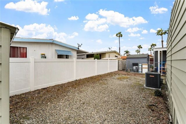 200 W San Bernardino 19, Rialto, CA 92376