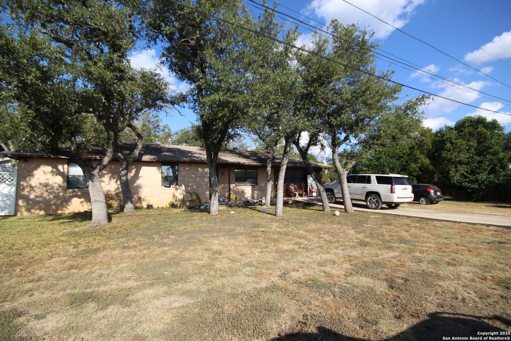 105` E Kathyleen, Kerrville, TX 78028