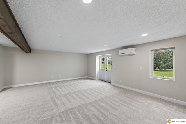 7179 N 60th Street, Omaha, NE 68152