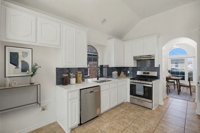 11208 Whispering Brook Lane, Fort Worth, TX 76140