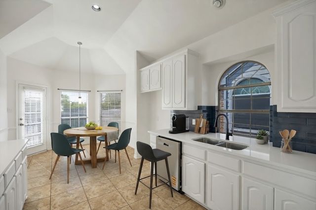 11208 Whispering Brook Lane, Fort Worth, TX 76140