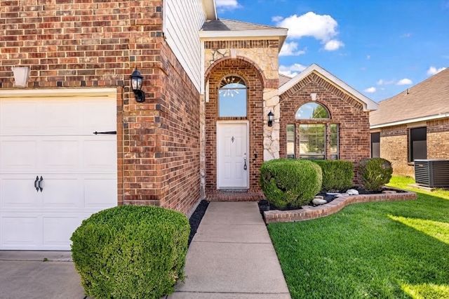 11208 Whispering Brook Lane, Fort Worth, TX 76140