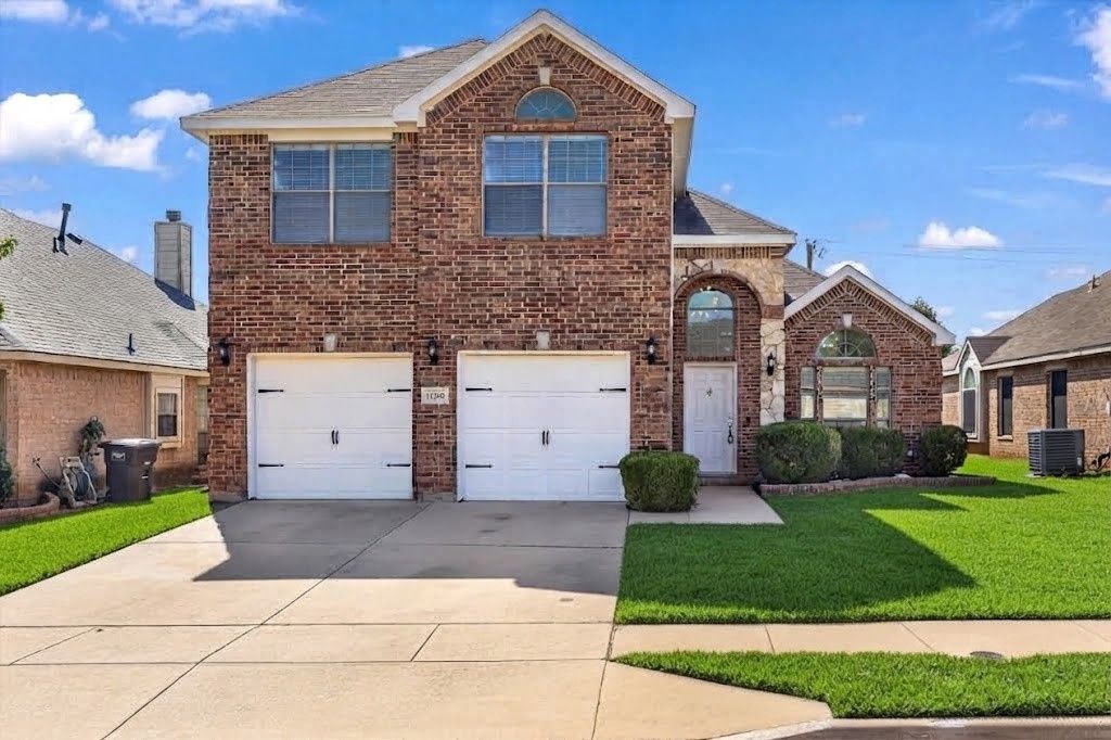 11208 Whispering Brook Lane, Fort Worth, TX 76140