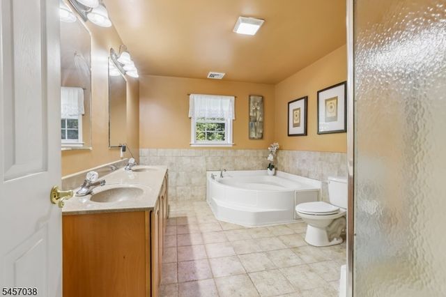 34 Longview Lane, Vernon Twp., NJ 07419
