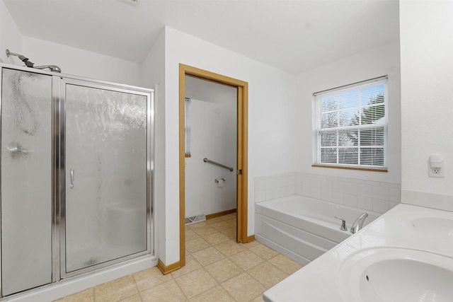 1017 E Pinecrest Lane, Elkhorn, WI 53121