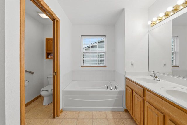 1017 E Pinecrest Lane, Elkhorn, WI 53121