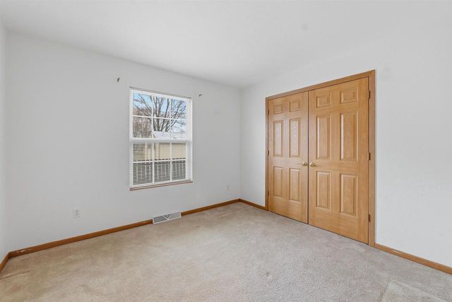 1017 E Pinecrest Lane, Elkhorn, WI 53121