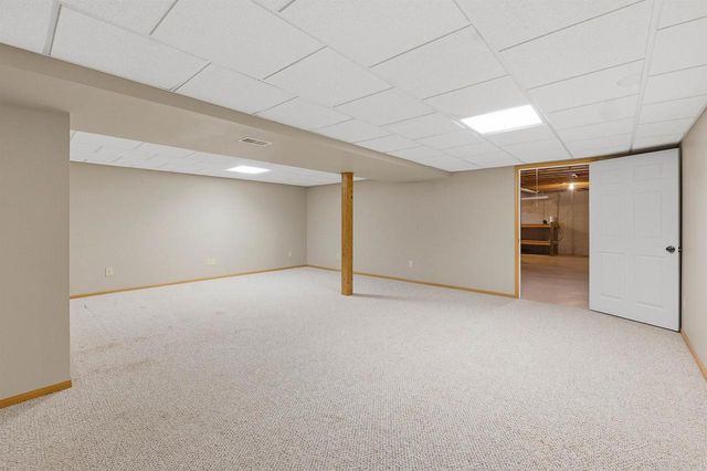 1017 E Pinecrest Lane, Elkhorn, WI 53121