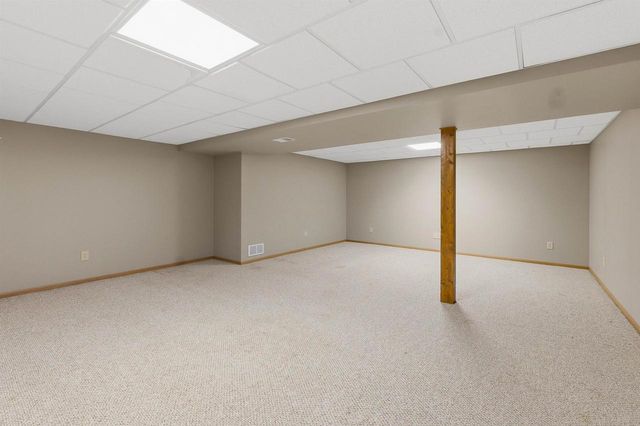 1017 E Pinecrest Lane, Elkhorn, WI 53121