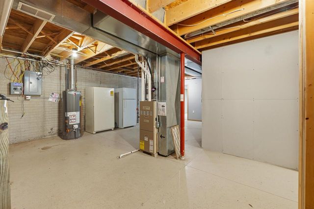 1017 E Pinecrest Lane, Elkhorn, WI 53121