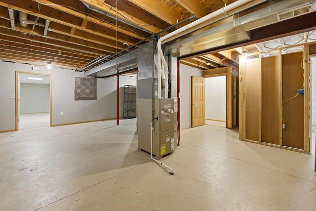 1017 E Pinecrest Lane, Elkhorn, WI 53121