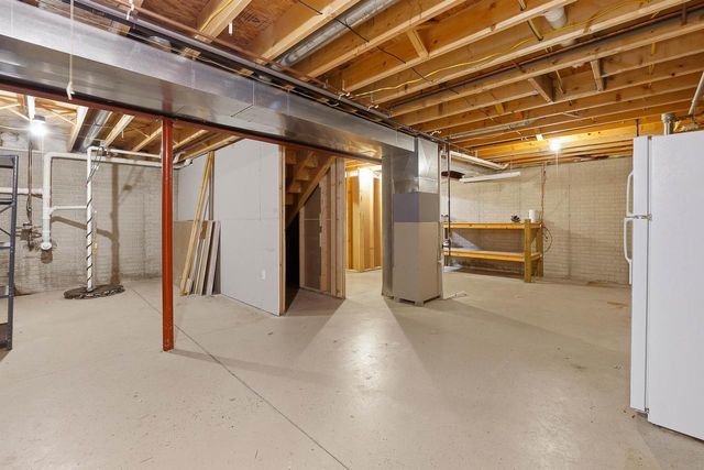 1017 E Pinecrest Lane, Elkhorn, WI 53121