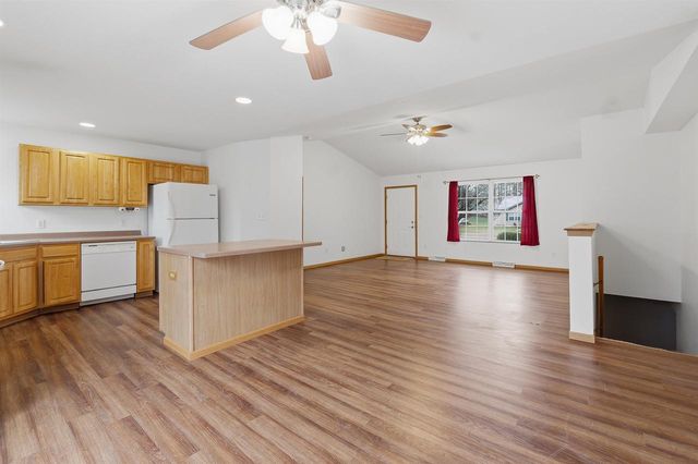 1017 E Pinecrest Lane, Elkhorn, WI 53121