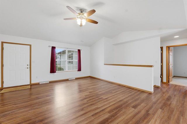 1017 E Pinecrest Lane, Elkhorn, WI 53121