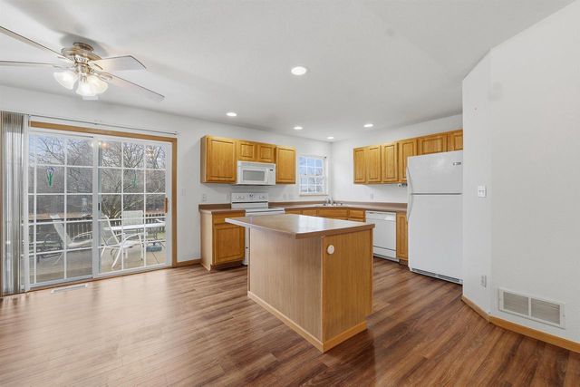 1017 E Pinecrest Lane, Elkhorn, WI 53121