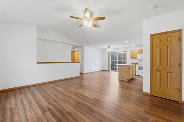 1017 E Pinecrest Lane, Elkhorn, WI 53121