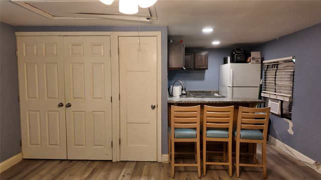 327 S Overlook Drive, Red Oak, TX 75154