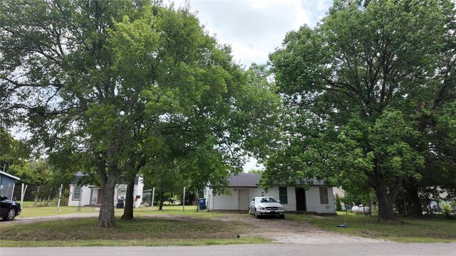 327 S Overlook Drive, Red Oak, TX 75154