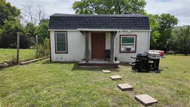 327 S Overlook Drive, Red Oak, TX 75154