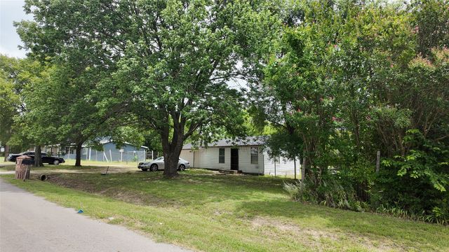 327 S Overlook Drive, Red Oak, TX 75154